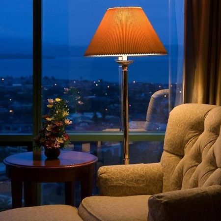 فندق ماركو بولو دافاو Davao City الغرفة الصورة A table lamp