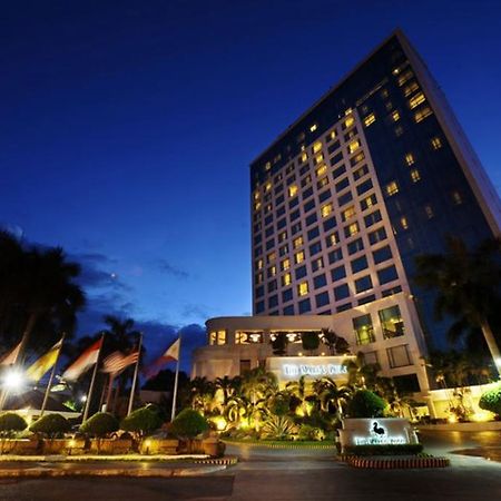 فندق ماركو بولو دافاو Davao City المظهر الخارجي الصورة The hotel at night