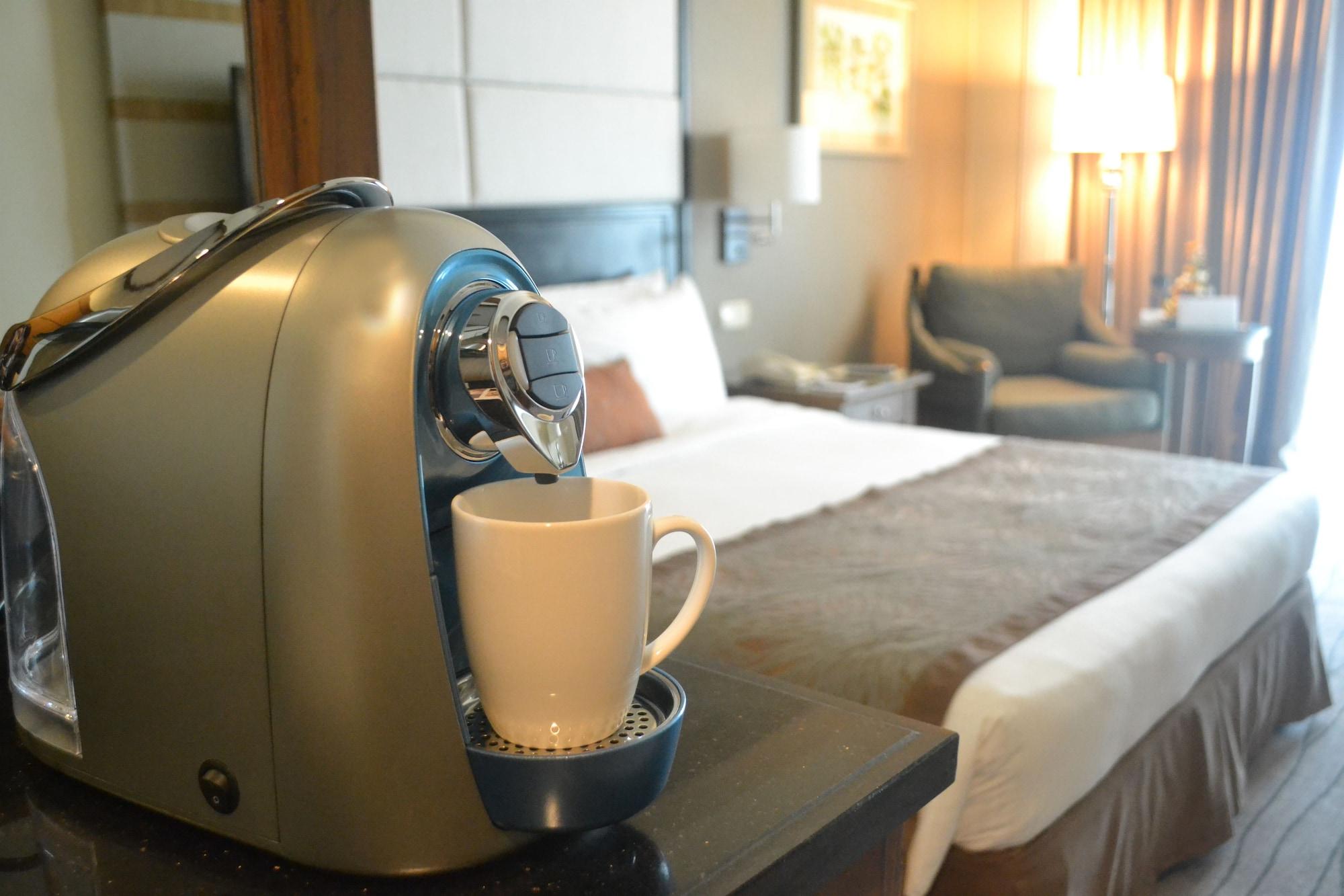 فندق ماركو بولو دافاو Davao City المظهر الخارجي الصورة A Nespresso machine in a hotel room