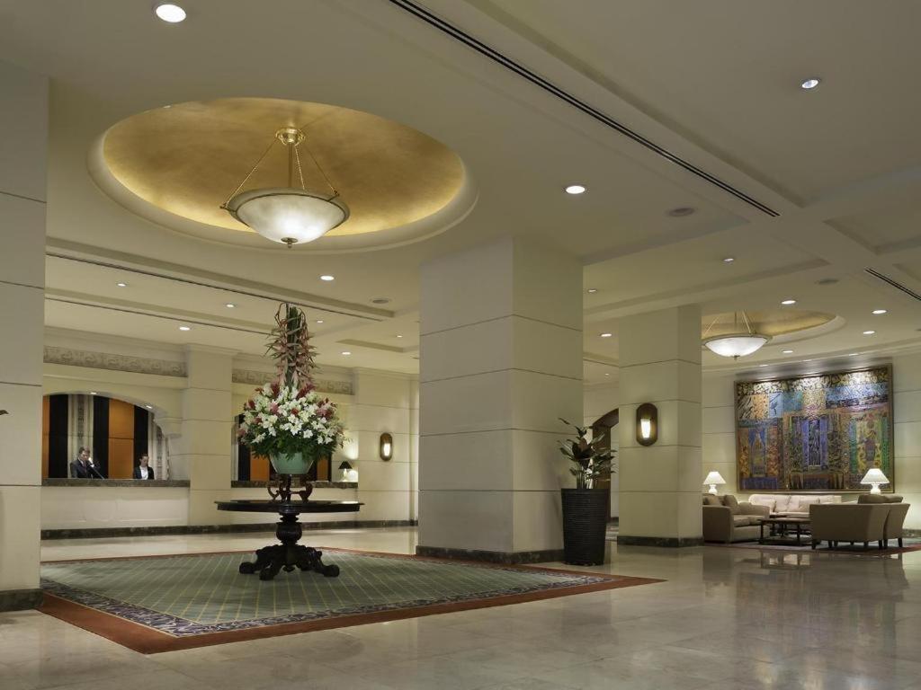 فندق ماركو بولو دافاو Davao City المظهر الخارجي الصورة The lobby of the Taj Bengal