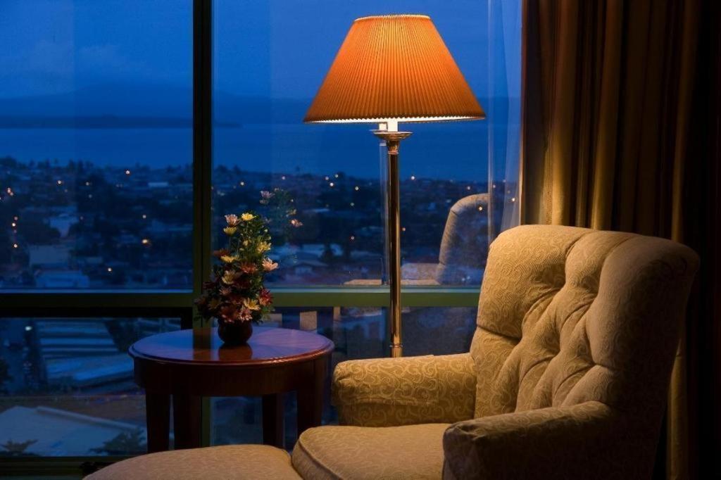 فندق ماركو بولو دافاو Davao City الغرفة الصورة A table lamp