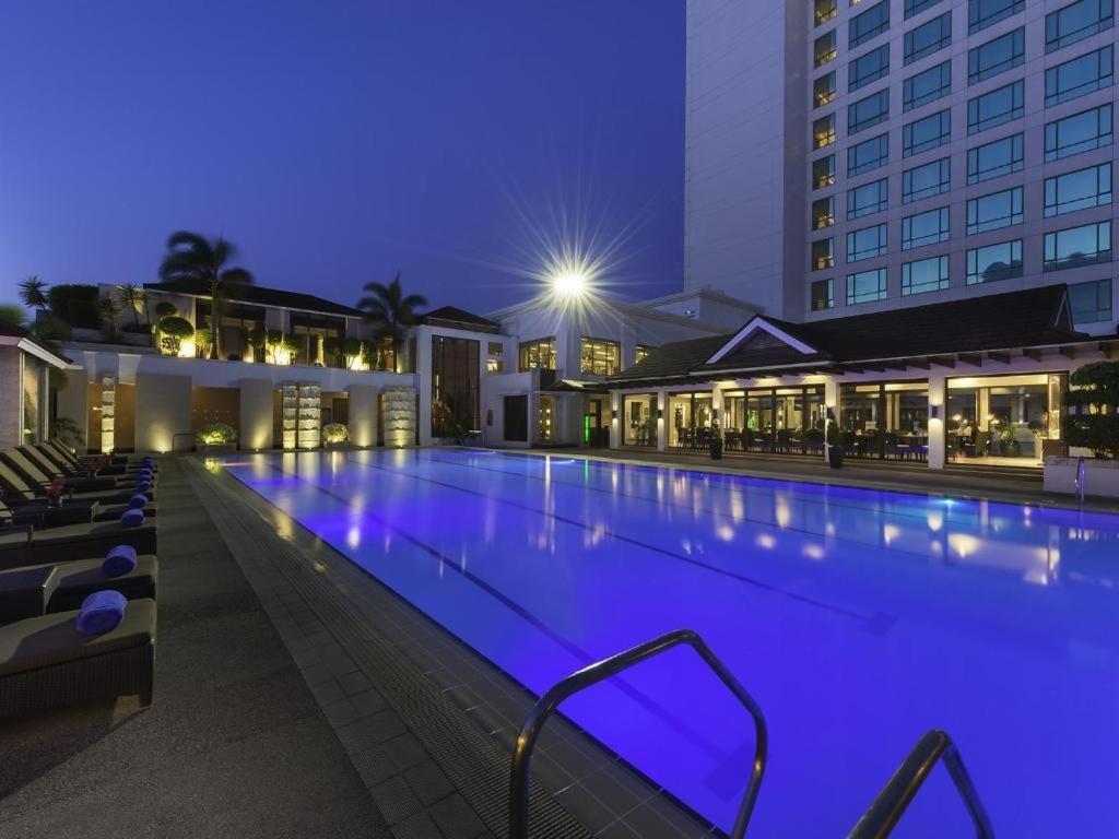 فندق ماركو بولو دافاو Davao City المظهر الخارجي الصورة The pool at the hotel