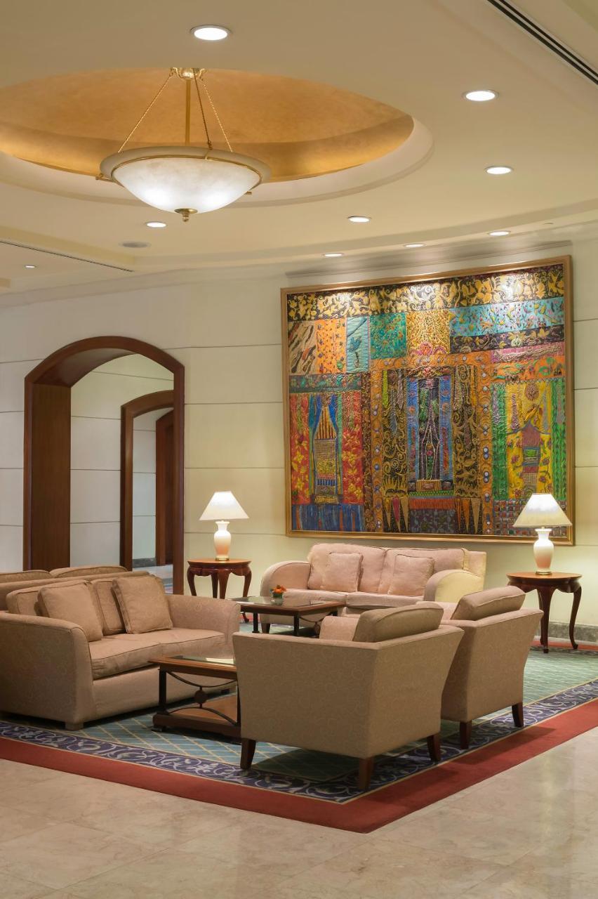 فندق ماركو بولو دافاو Davao City المظهر الخارجي الصورة The lobby of the Four Seasons Hotel, Mumbai